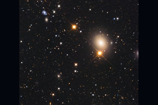 M87 a okolní galaxie