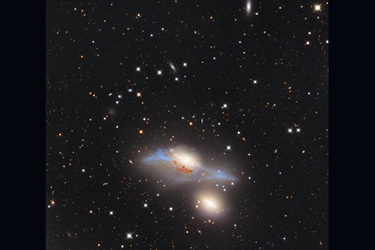NGC 4435 a NGC 4438 - galaxie Oči